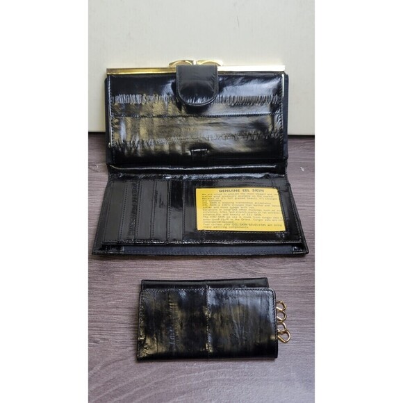 Vintage EEL Skin Wallet w/Checkbook slot and key holder, Kiss closure - Picture 4 of 11